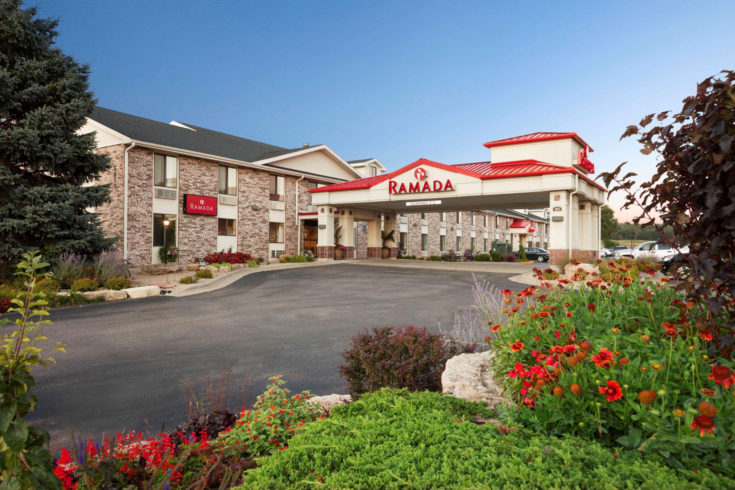 Ramada By Wyndham Wisconsin Dells I-90 Hotel Lake Delton Екстериор снимка
