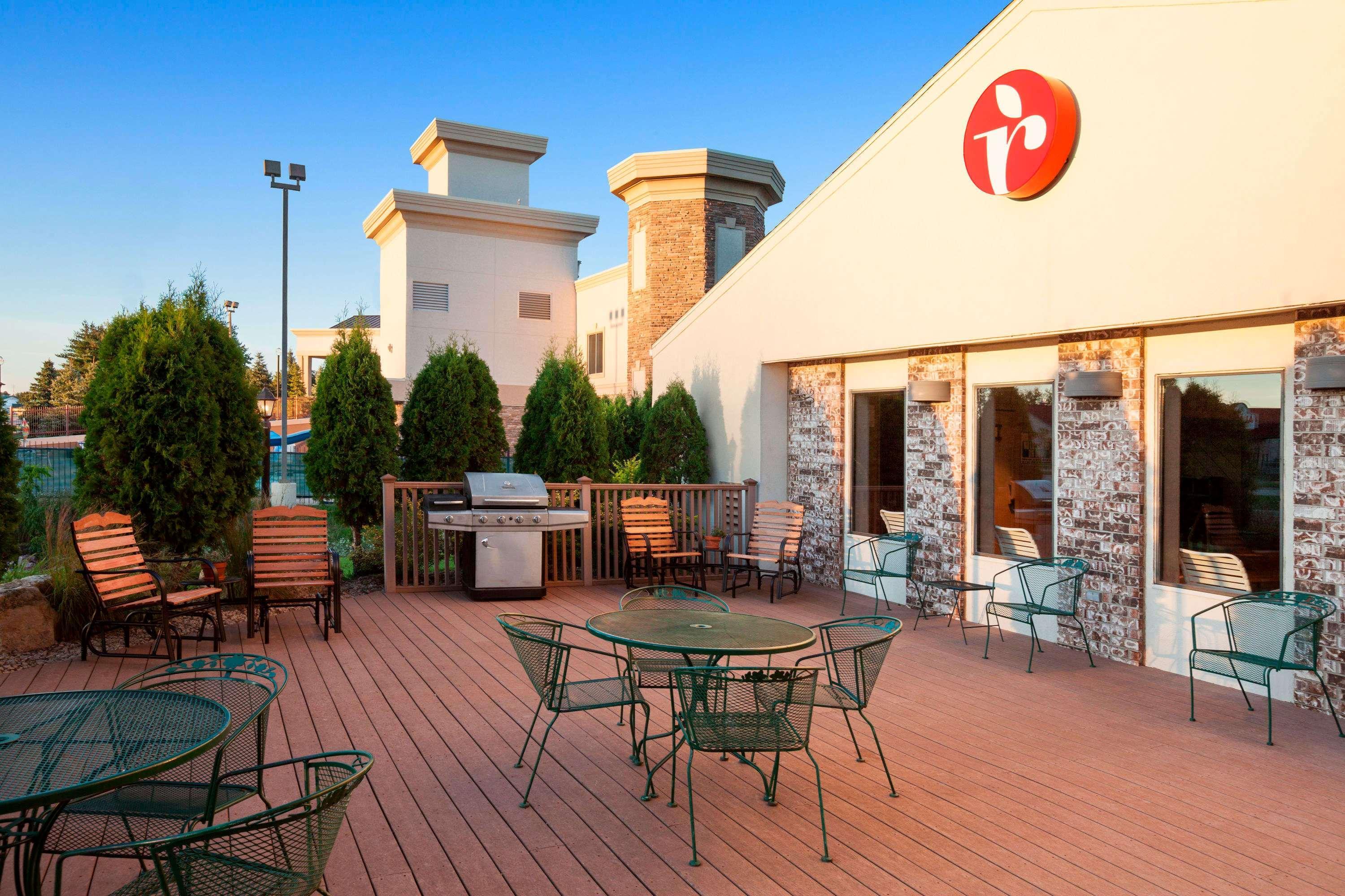 Ramada By Wyndham Wisconsin Dells I-90 Hotel Lake Delton Екстериор снимка