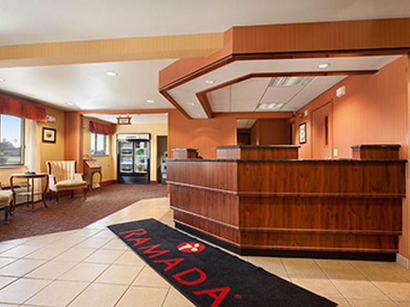 Ramada By Wyndham Wisconsin Dells I-90 Hotel Lake Delton Екстериор снимка