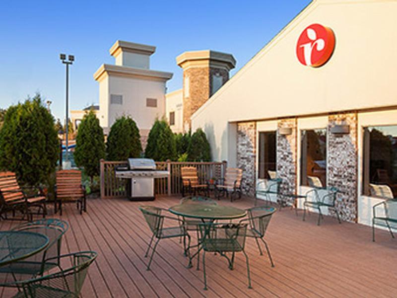 Ramada By Wyndham Wisconsin Dells I-90 Hotel Lake Delton Екстериор снимка