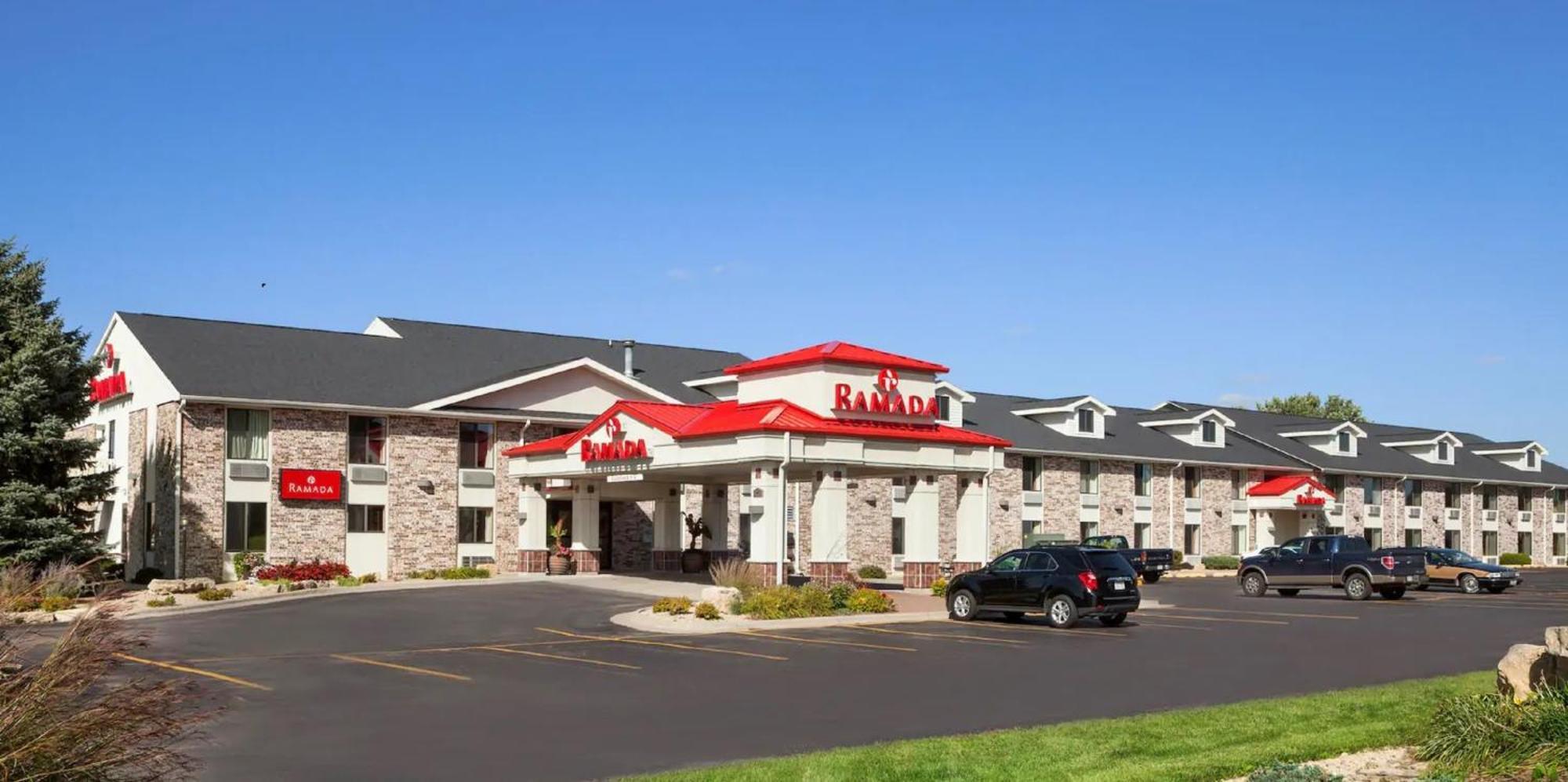 Ramada By Wyndham Wisconsin Dells I-90 Hotel Lake Delton Екстериор снимка