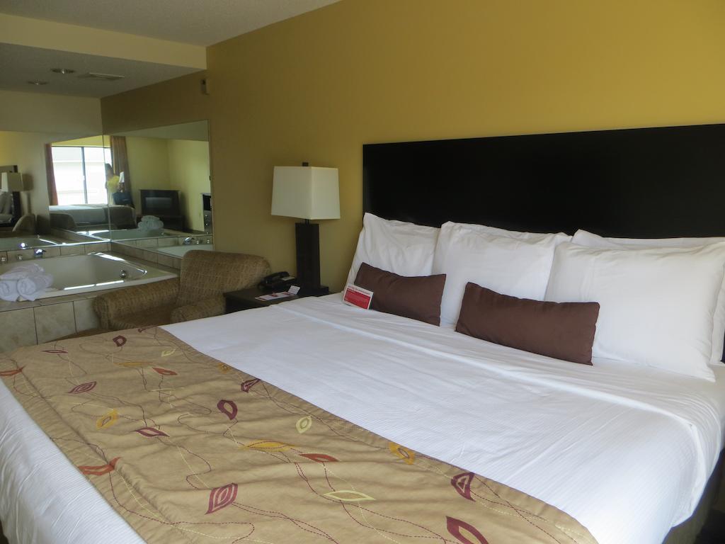 Ramada By Wyndham Wisconsin Dells I-90 Hotel Lake Delton Екстериор снимка
