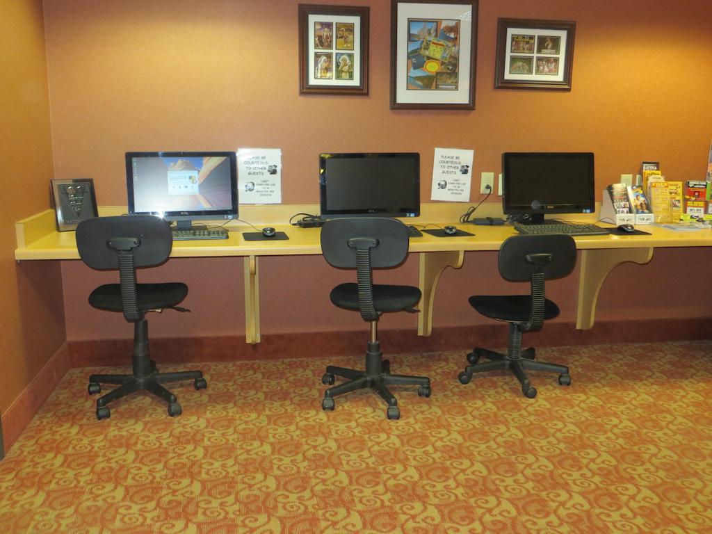 Ramada By Wyndham Wisconsin Dells I-90 Hotel Lake Delton Екстериор снимка