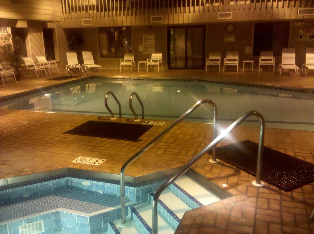 Ramada By Wyndham Wisconsin Dells I-90 Hotel Lake Delton Екстериор снимка